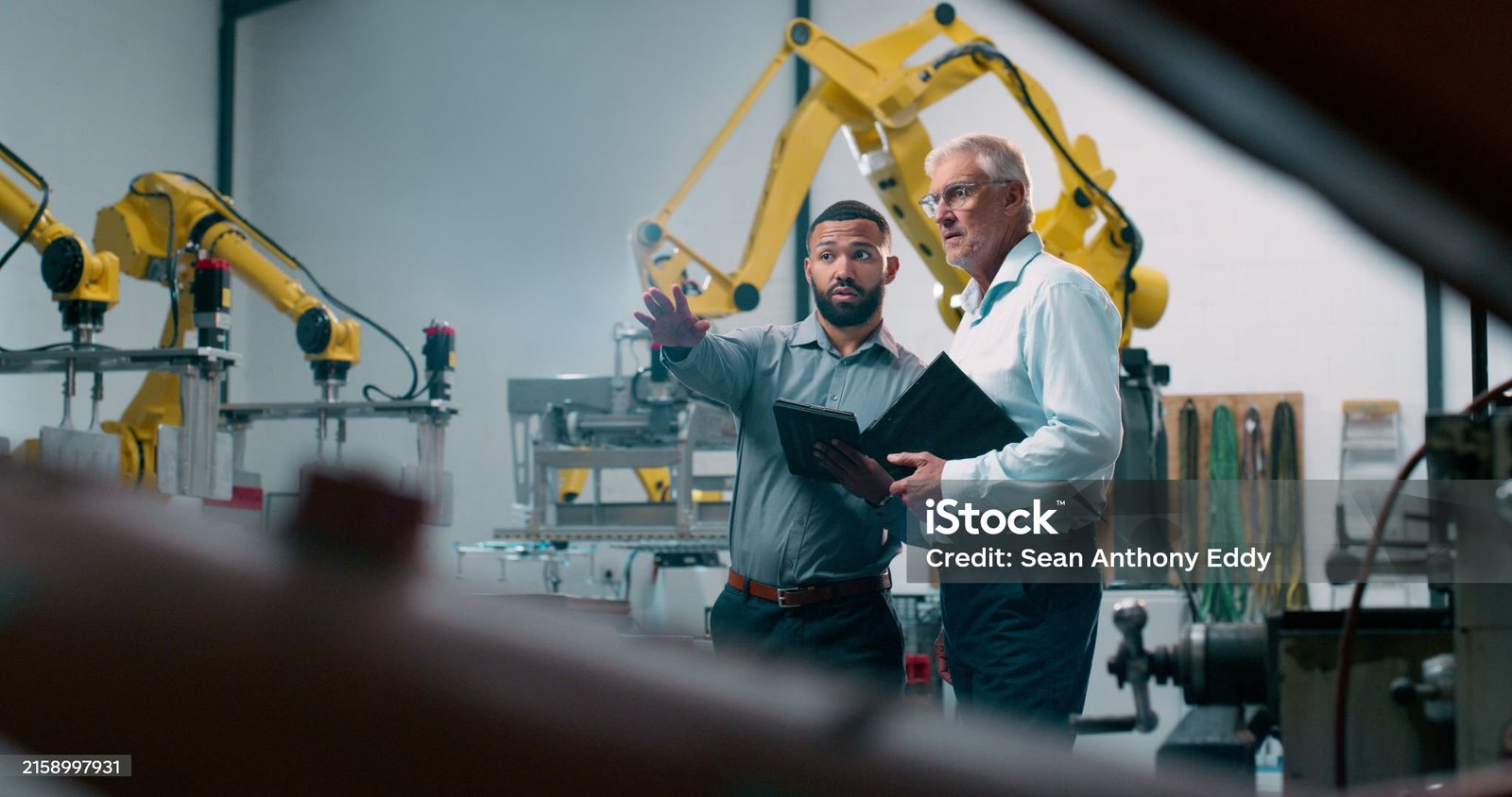 تأثير إنترنت الأشياء الصناعي (IIoT) على كفاءة المصانع